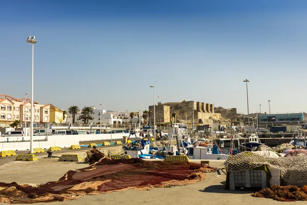 Ocupada vida del puerto mediterráneo de Tarifa — Foto de Stock