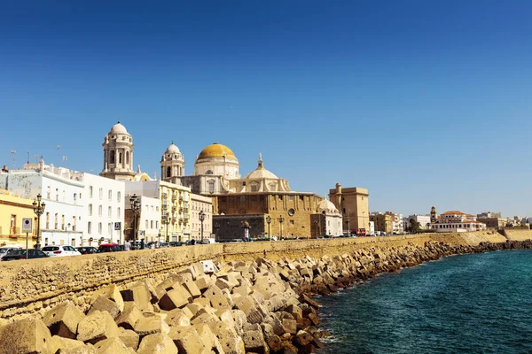 Frente Marítima de Cádiz em Espanha . — Fotografia de Stock