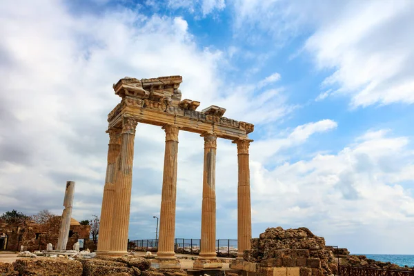 Ruinen eines römischen Tempels in der Seite. — Stockfoto