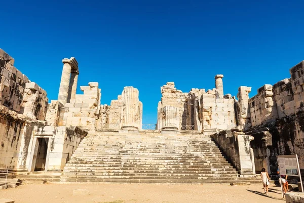 Történelmi helyszínen az Apolló-templom, Didym, Törökország. — Stock Fotó