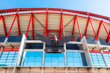 Lisbon, Portekiz - 10 Şubat 2018: Kartal heykel Lizbon'daki Benfica Stadı (Estadio da Luz) giriş.