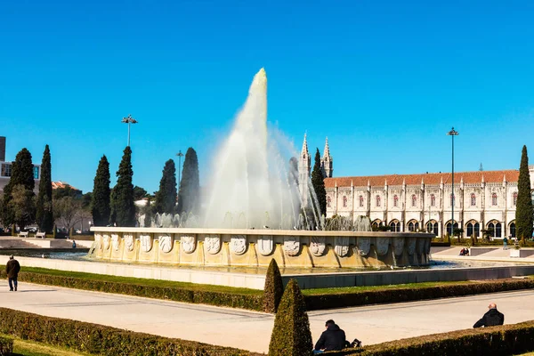 Fountain Named Luminosa Gardens Front Monastery Named Jeronimos Belem District — Stock Photo, Image