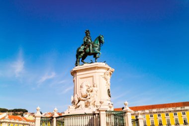 Joseph Portekiz kralı 1775 yılında Machado de Castro tarafından tasarlanmıştır binicilik bronz heykeli.