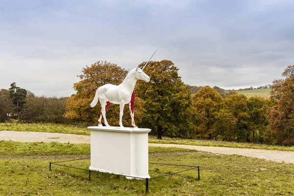 Wakefield Yorkshire Storbritannien November 2019 Damien Hirst Skulptur Myten Vit — Stockfoto