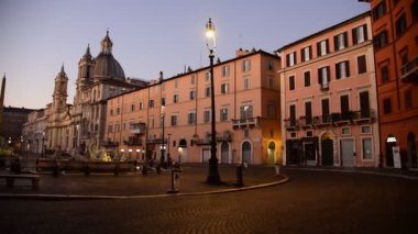 Piazza Navona 'daki Roma şehrinin mimarisi.. 