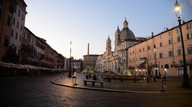 Piazza Navona 'daki Roma şehrinin mimarisi.. 