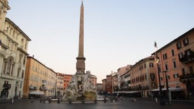 Piazza Navona 'daki Roma şehrinin mimarisi.. 