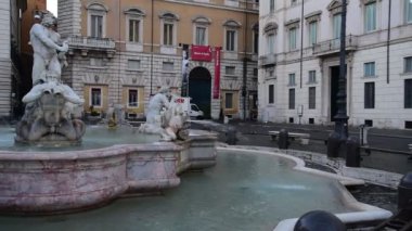 Piazza Navona 'daki Roma şehrinin mimarisi.. 