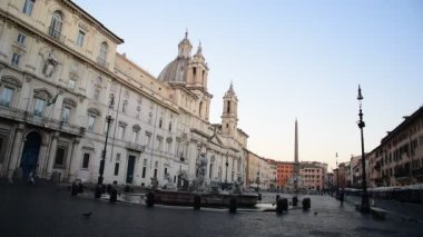 Piazza Navona 'daki Roma şehrinin mimarisi.. 