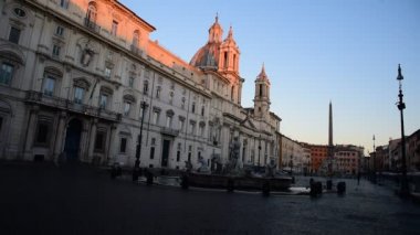 Piazza Navona 'daki Roma şehrinin mimarisi.. 