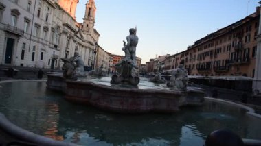 Piazza Navona 'daki Roma şehrinin mimarisi.. 