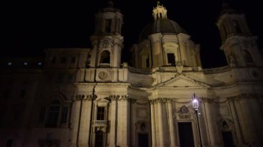Piazza Navona 'daki Roma şehrinin mimarisi.. 
