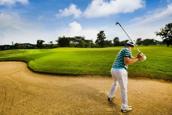 Golfçüler vurdu top 