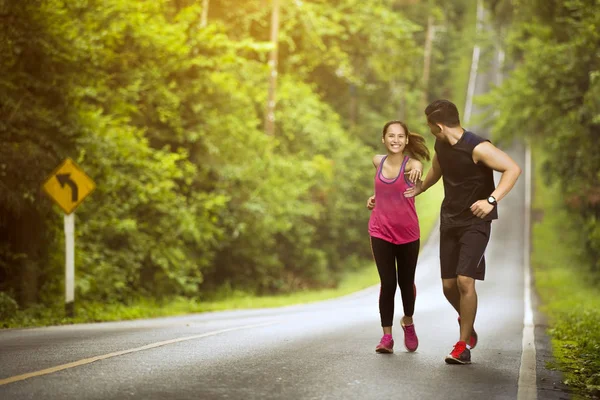 Man Hand Help Women Highly Successful Run Uphill — Stock Photo, Image