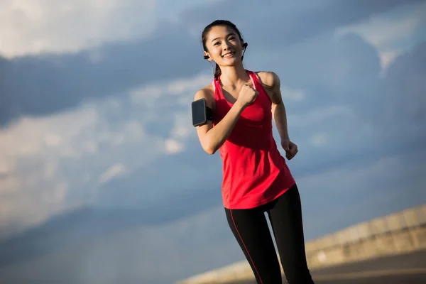 Asian women Outdoor jogging in the morning — Stock Photo, Image