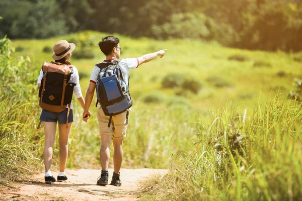 El ele tutuşan iki turist Macera tatili
