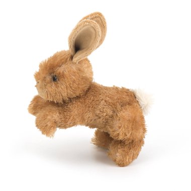 Üç turuncu yumurta ve gidiş onları Paskalya için boya fırça paining ile komik Paskalya tavşanı oturur. Beyaz arka plan üzerinde oyuncak tavşan yakınındaki yumurta dağınık