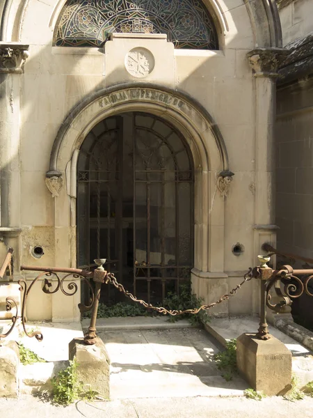 Πολυτελής Κρύπτη Στο Νεκροταφείο Του Μονζουίκ Βαρκελώνη Ισπανία — Φωτογραφία Αρχείου