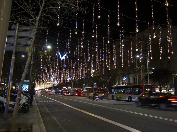 Weihnachtsbeleuchtung Barcelonas Straßen Winter — Stockfoto