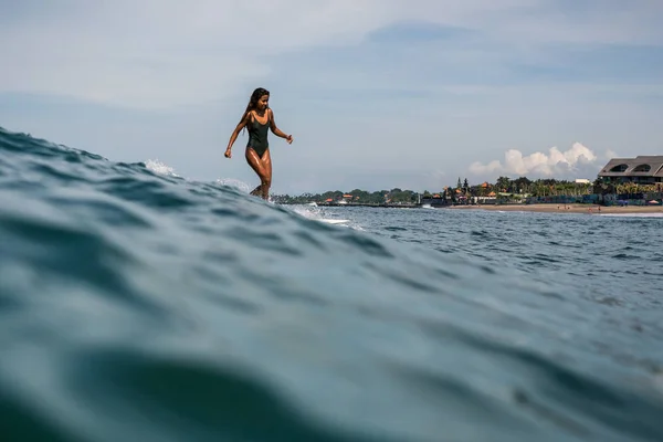 Female surfer on surf board — Stock Photo, Image