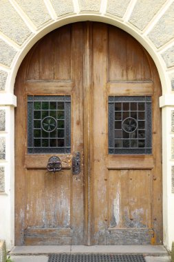 Vintage sarı tasarım ahşap ön kapı eski bir ev