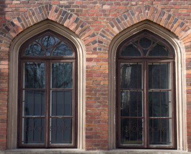 Eski bir ev, iki vintage ön cam pencere