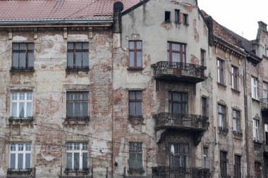 Eski evin ön cephesi