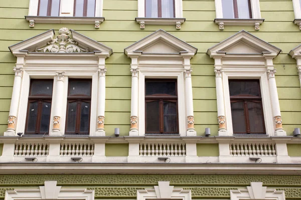 Four vintage design windows on the facade of the old house — Stock Photo, Image