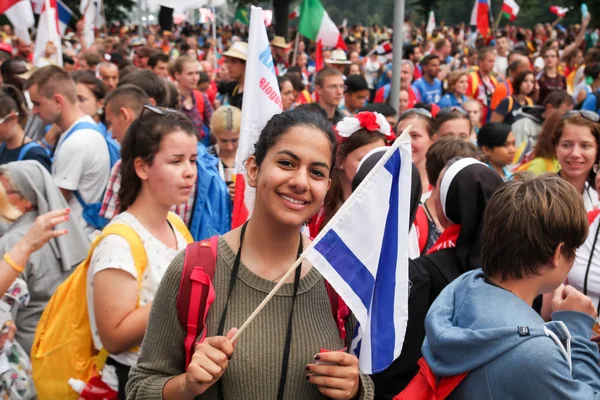 KRAKOW, POLONIA - 2016 - Jornada Mundial de la Juventud 2016, Una multitud de personas — Foto de Stock