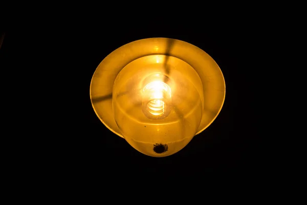 Luminoso farol en la noche — Foto de Stock