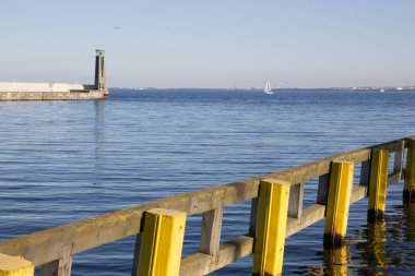 Deniz feneri ve İskelesi tekne içinde belgili tanımlık geçmiş