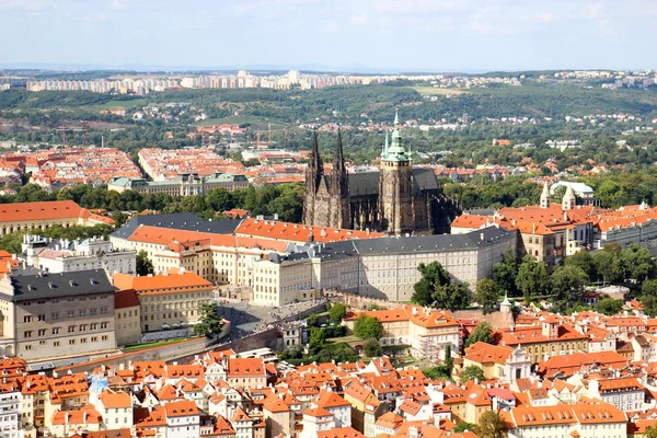 Panorama Praha s výhledem z katedrály svatého Víta — Stock fotografie