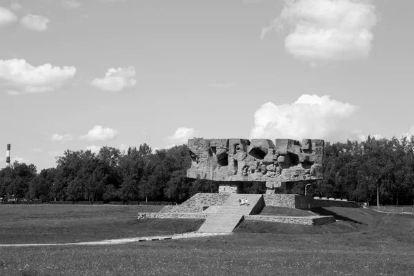 Majdanek, Lublin, Polen - monument voor slachtoffers die zijn vermoord in Majda — Stockfoto