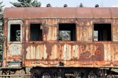 Eski Paslı arabalardan terk edilmiş depo ayakta