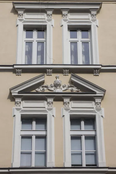 Four vintage design windows on the facade of the old house — Stock Photo, Image