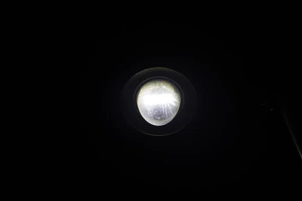夜の明るい街路灯 — ストック写真
