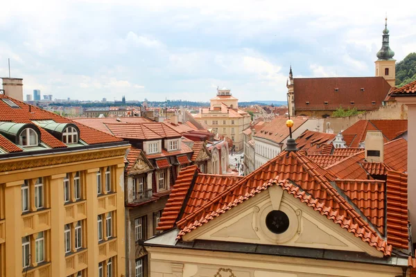 Panorama di Praga, tetti rossi — Foto Stock