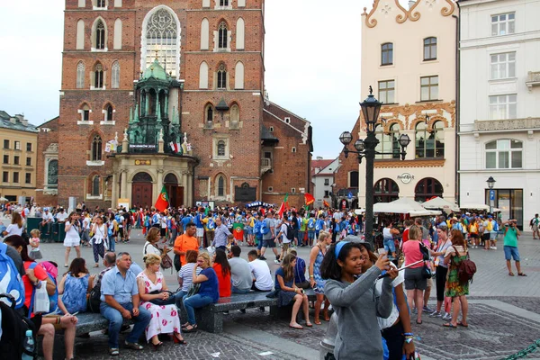 KRAKOW, POLAND -  2016:  Krakow main square, a crowd of people, — Stock Photo, Image