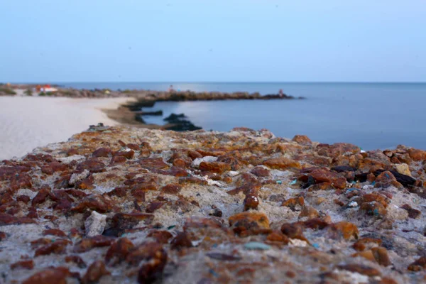 A paisagem marinha no céu azul crepúsculo — Fotografia de Stock