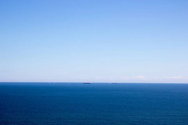 Paisaje marino con barcos cielo azul —  Fotos de Stock