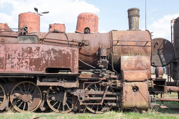 Enferrujado velho vintage trem — Fotografia de Stock