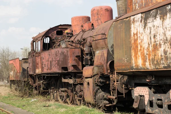 Velhas locomotivas vintage enferrujadas — Fotografia de Stock
