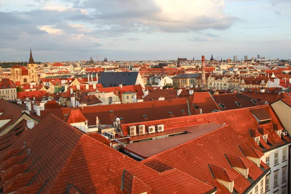 Panorama Prahy, červené střechy — Stock fotografie