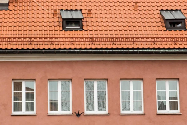 지붕 오래 된 디자인 하우스의 외관 — 스톡 사진