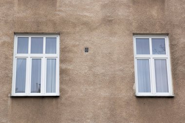 Evin cephesinde iki modern windows