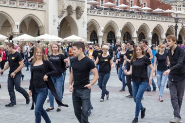 Polonya, Krakow 02.09.2017, gençlerin dans Grup