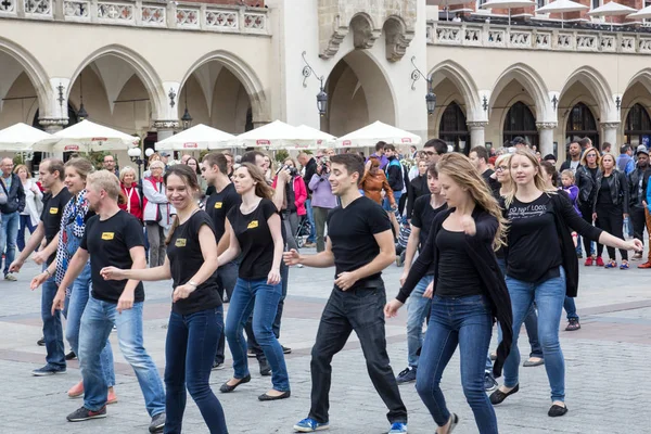 Polonya, Krakow 02,09,2017 bir grup genç insanlar dans