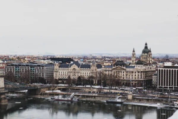 Uitzicht over de stad. Boedapest, tilt shift effect — Stockfoto