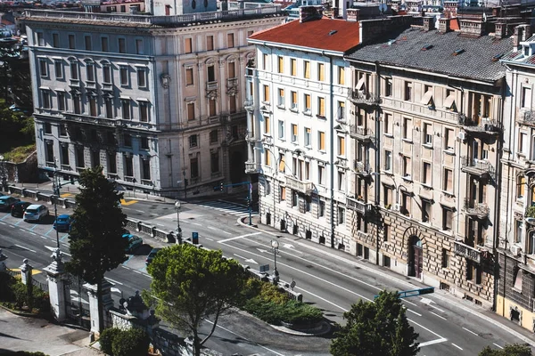 Panorama of the road and the facades of the houses — Stock Photo, Image