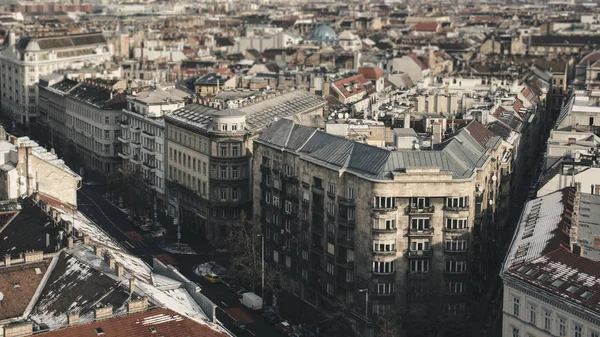 Panorama of houses and streets of Budapest, the facades of the h — Stock Photo, Image